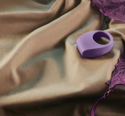 LELO Tor 3 vibrating cock ring App-controlled violet dust purple